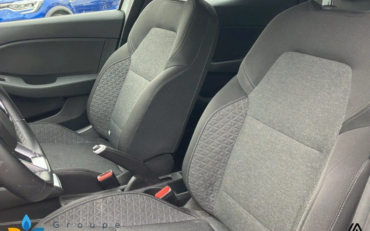Renault Clio v Clio e-tech 140 business 900 8