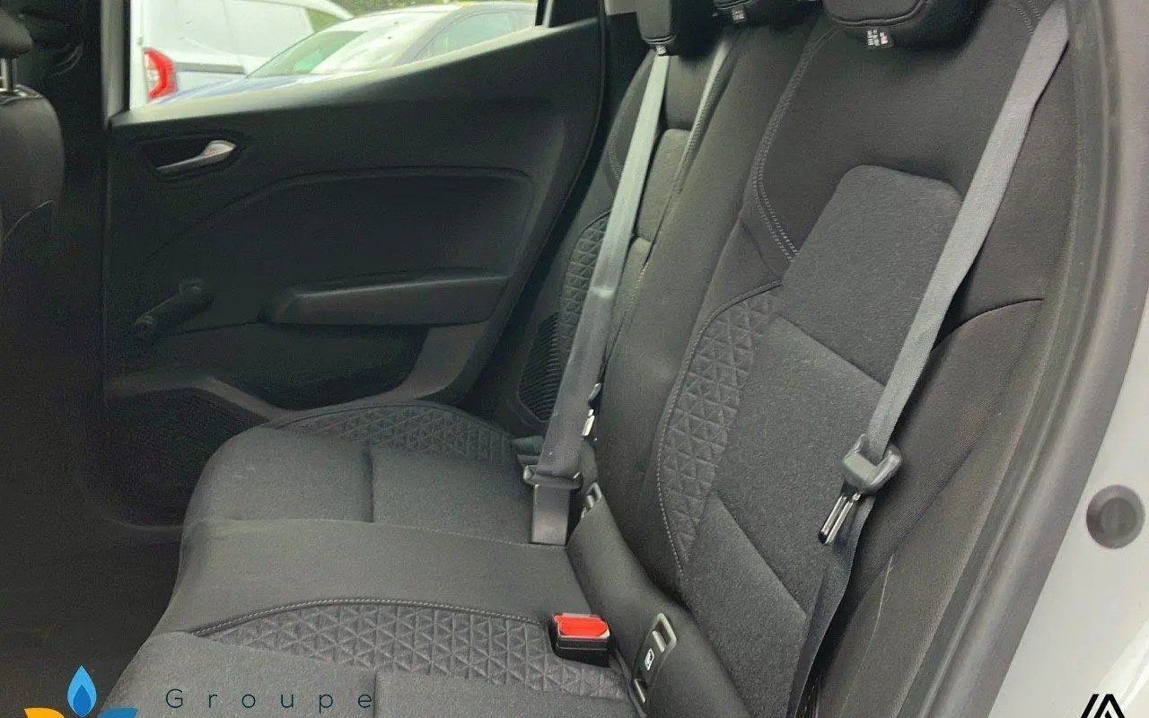 Renault Clio v Clio e-tech 140 business 900 9