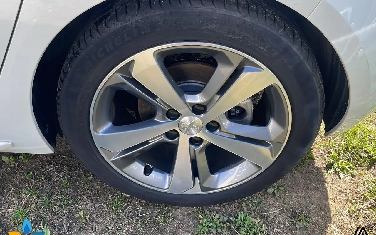 Peugeot 308 1.2 puretech 130ch s&s eat6 gt line 904 12