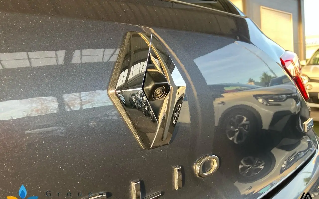 Renault Clio v Clio e-tech 140 - 21n limited 948 11