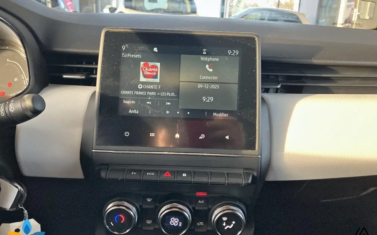 Renault Clio v Clio e-tech 140 - 21n limited 948 7