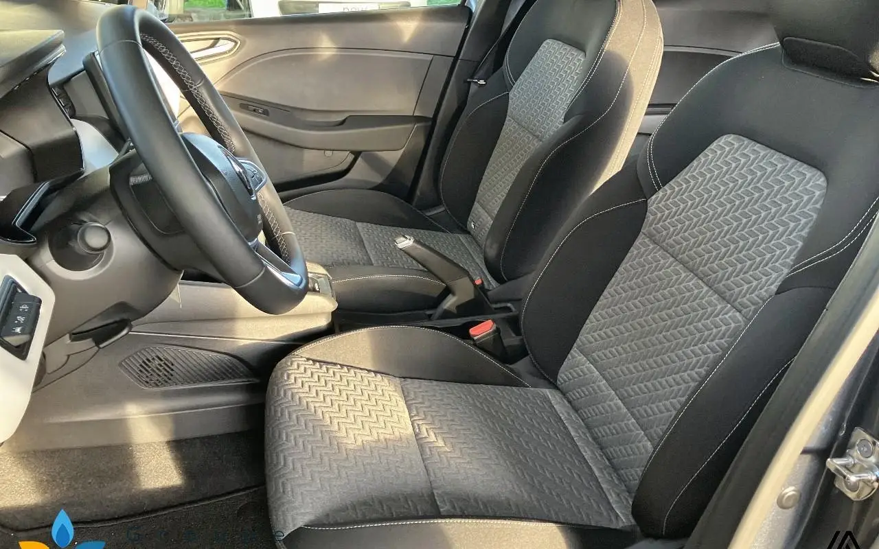 Renault Clio v Clio e-tech 140 - 21n limited 948 8